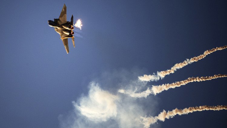 Aviones israelíes bombardean Gaza en respuesta a los ataques de misiles ...