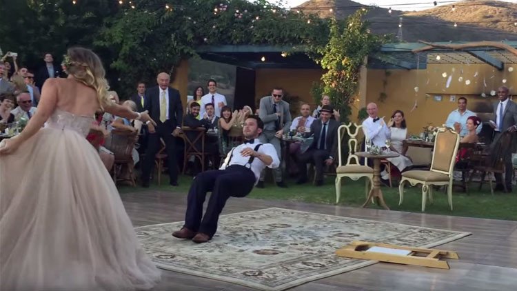 ¿Cómo lo hizo?: La novia de un famoso mago 'hechiza' a los invitados de su boda