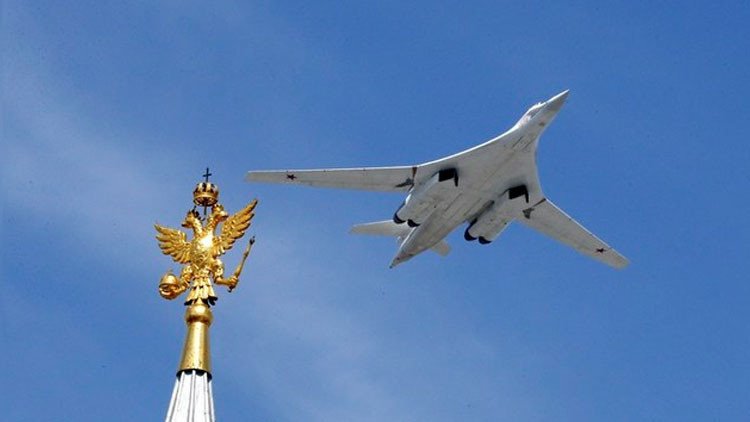Medios: Pilotos rusos amedrentan a la Aviación británica con "maniobras nucleares" 