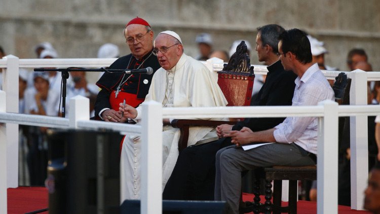Papa Francisco: "El mundo se está destruyendo por la enemistad y la guerra"