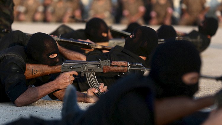 Un grupo armado de rebeldes entrenados por EE.UU. cruza la frontera siria