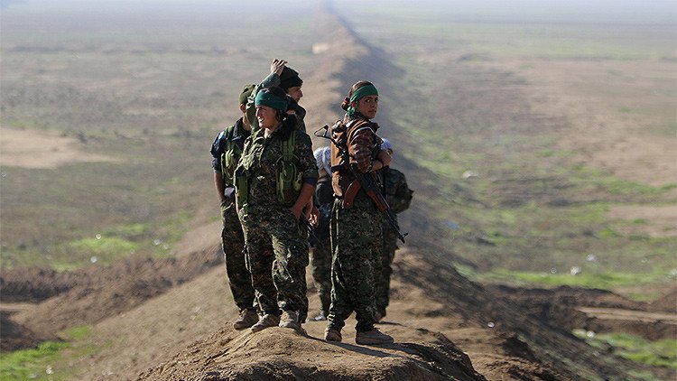 "En venganza por las yazidíes": Tres mujeres kurdas matan diariamente hasta 10 yihadistas del EI
