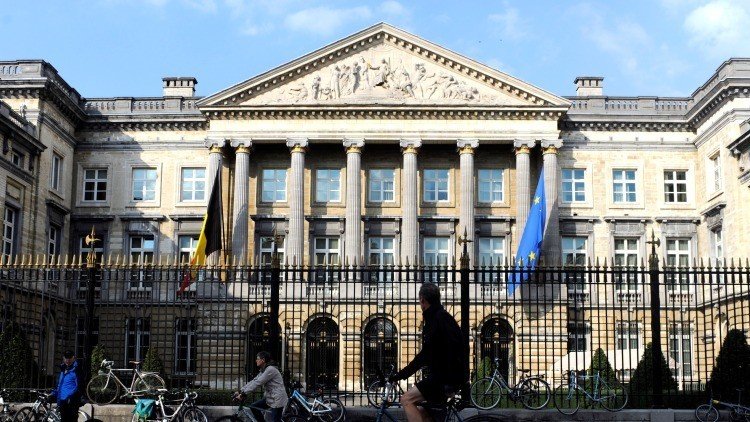 Evacúan la sede del Parlamento en Bélgica por amenaza de bomba