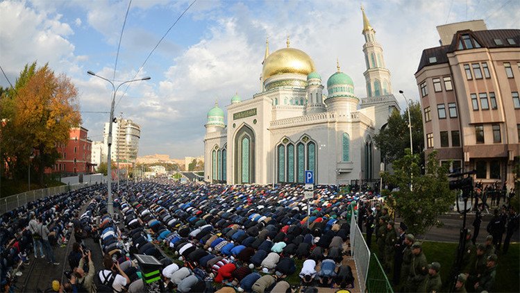 FOTOS: Casi 140.000 musulmanes celebran en Moscú la Fiesta del Sacrificio