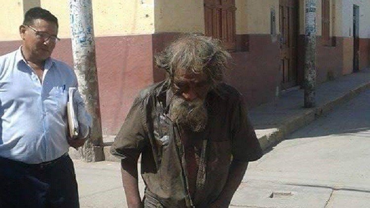 Perú: El solidario 'lavado de imagen' de un mendigo de 83 años conmueve la Red