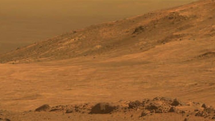 La NASA anuncia haber revelado el "enigma de Marte": ¿Agua o algo más?