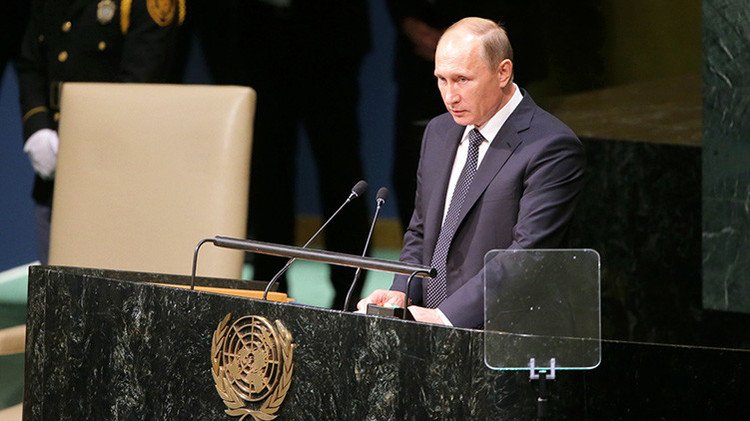Putin sobre el EI: "No son más tontos que ustedes, y quién sabe quién utiliza a quién"