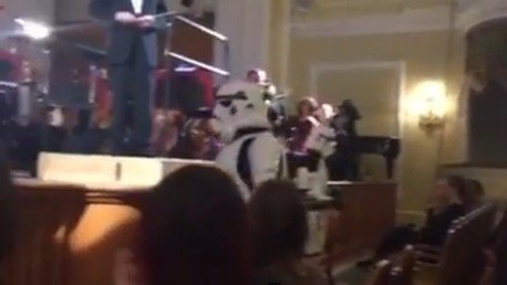 Darth Vader y sus soldados ‘se apoderan’ del conservatorio de Moscú