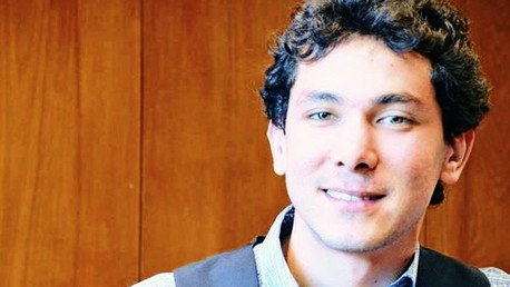 Un mexicano viajó a Europa para tocar el piano pero acabó en una prisión entre refugiados