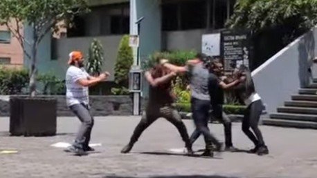 Dos presentadores mexicanos se enfrentan a golpes tras un reportaje