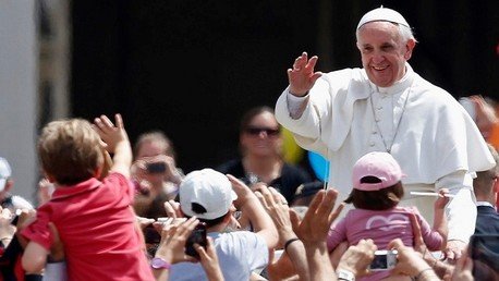 Arrestan a un menor inspirado por el EI que planeó matar al papa Francisco en EE.UU. 