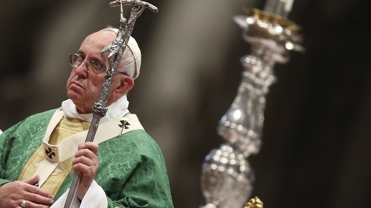 Vaticano abre el sínodo marcado por la confesión de un cura gay