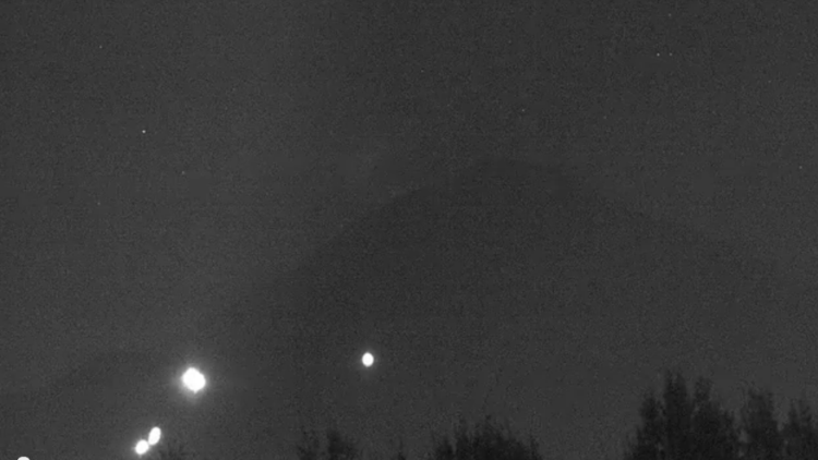 ¿Qué rayos son estas luces cerca del volcán Popocatépetl? 