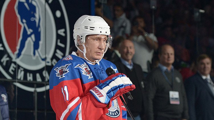 Video: Putin juega al hockey en su cumpleaños y marca siete goles