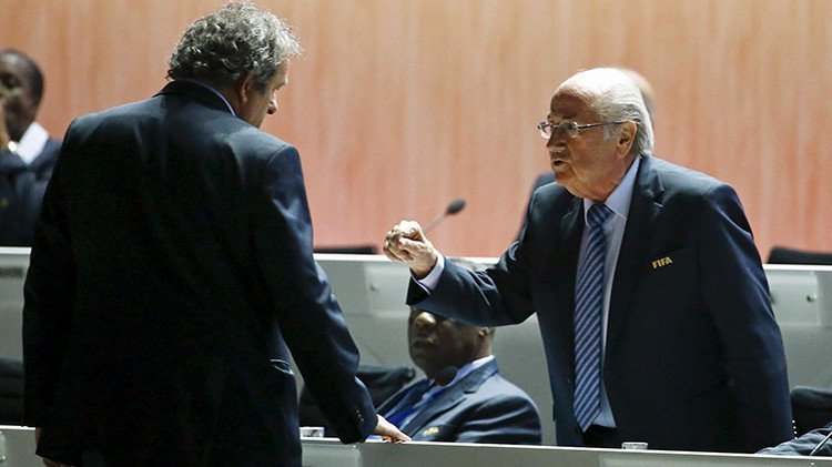 La FIFA suspende de sus cargos a Joseph Blatter y Michel Platini por 90 días