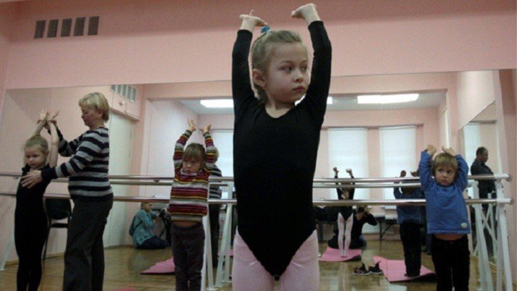 "Nunca lo hubiera imaginado": La "impactante" educación de los niños rusos, según una estadounidense
