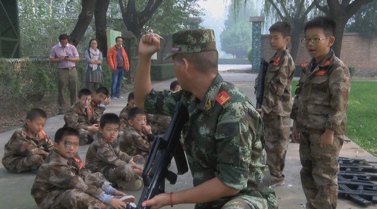 Fotos, video: Niños chinos se curan de la adicción a los videojuegos con 'combates reales'