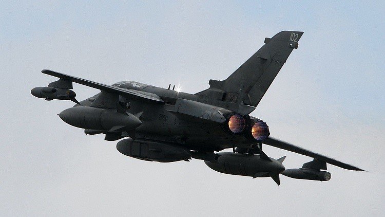 Pilotos de la OTAN en Irak podrán atacar aviones de Rusia en caso de "amenaza para la vida"
