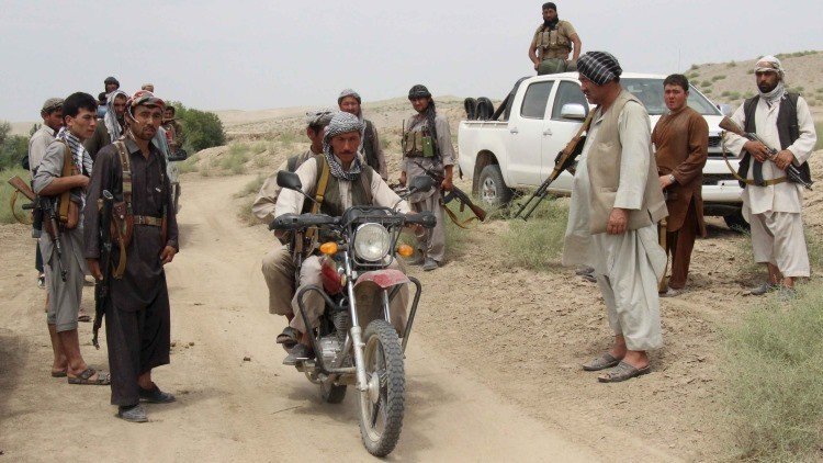 Unos 100.000 afganos que huyen de Kunduz quedan a expensas de la ayuda internacional