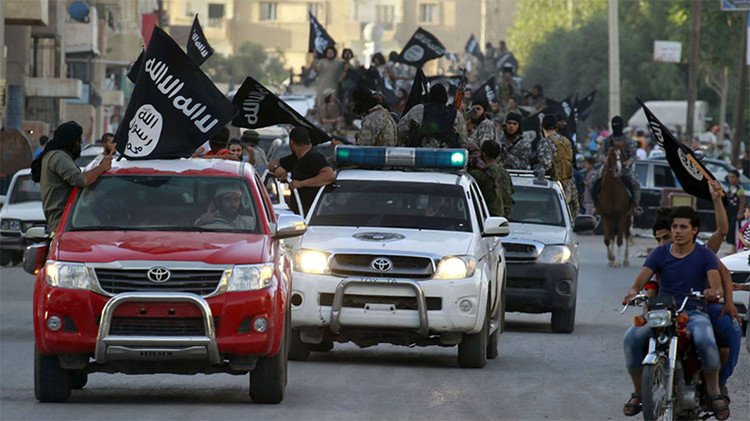 Desvelan quién envió los autos Toyota que posee el Estado Islámico