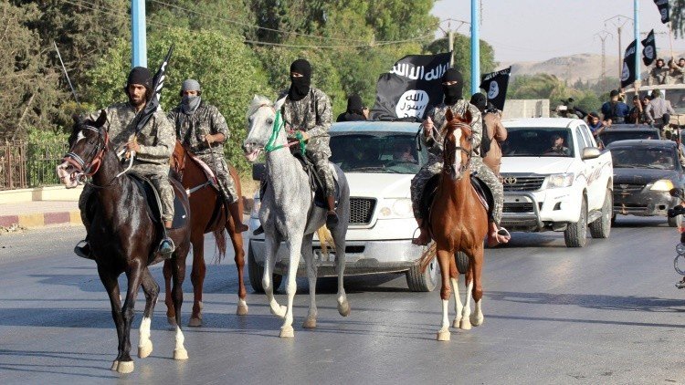 EE.UU. prepara una operación para liberar a la 'capital' del Estado Islámico