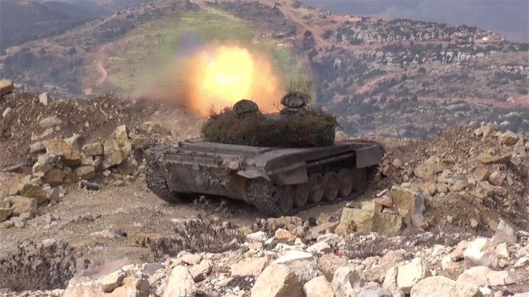Tanques a todo gas: vídeos exclusivos de la ofensiva del Ejército sirio contra el EI en Latakia