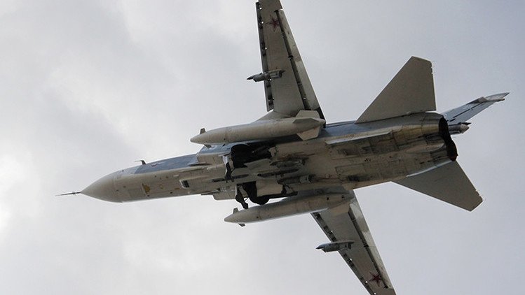Ministerio de Defensa: Aviones rusos Su-24M bombardean plantas de fabricación de explosivos del EI