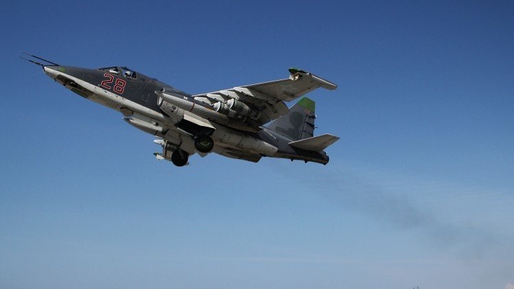 Captan un caza ruso Su-25 calentando motores para arrasar la infraestructura del EI en Siria (Video)