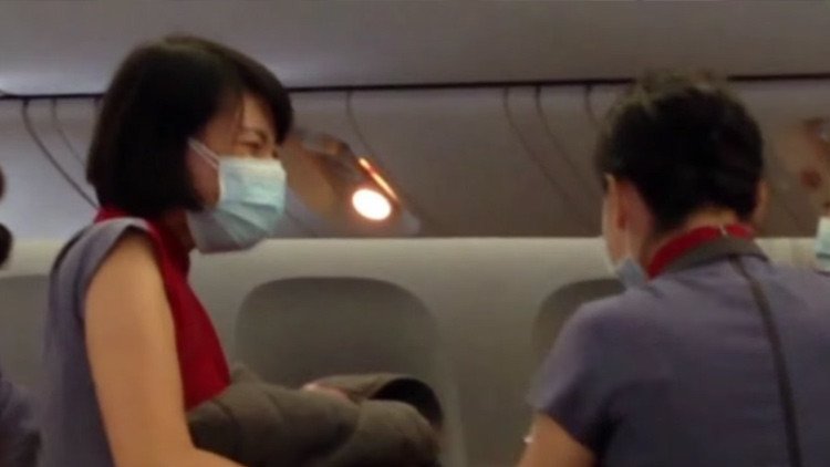 Video: Una mujer da a luz en pleno vuelo de Bali a Los Ángeles 