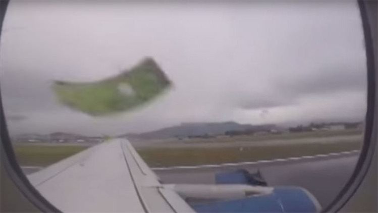 Un avión comercial chileno pierde parte de un motor en pleno despegue (Video)
