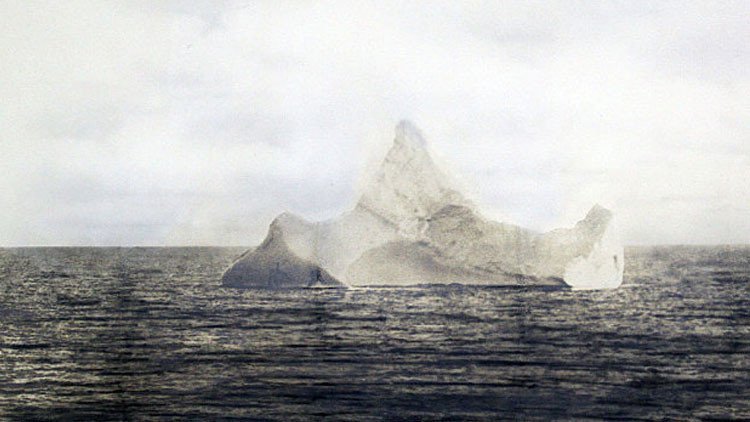 Sacan a subasta imagen inédita del iceberg 'culpable' del hundimiento del Titanic