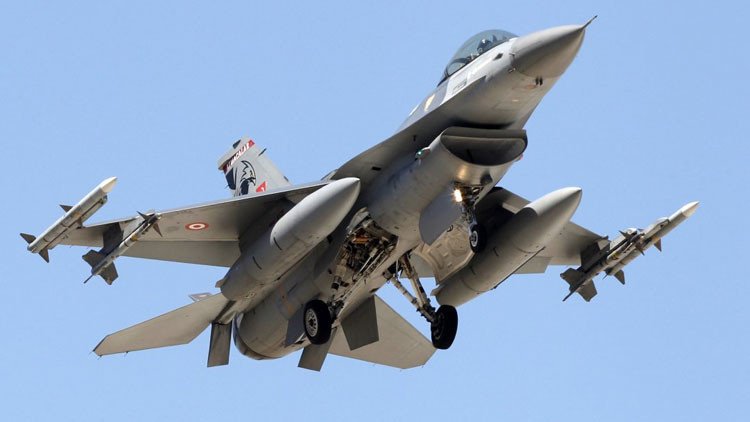 Turquía advierte que derribará a cualquier avión militar que viole su espacio aéreo