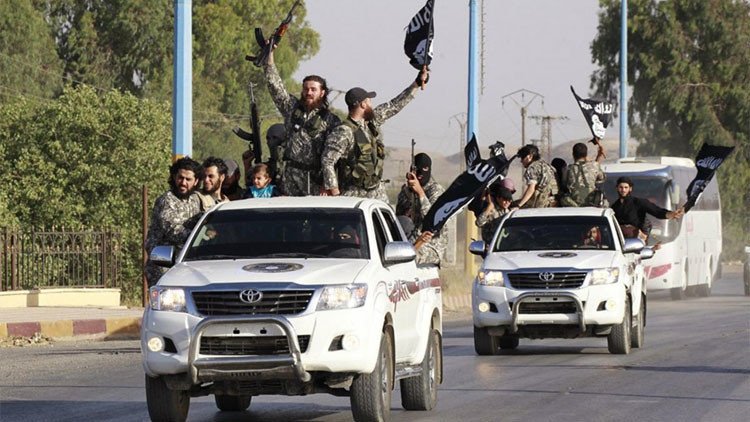 Medios: "EE.UU. suministra vehículos Toyota a los grupos terroristas que operan en Siria"