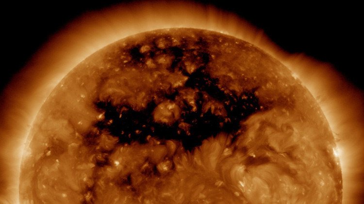 La NASA publica la imagen de un agujero en el sol 50 veces mayor que la Tierra 