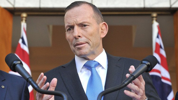 Australia: Tony Abbott rompe una mesa de mármol tras perder el poder