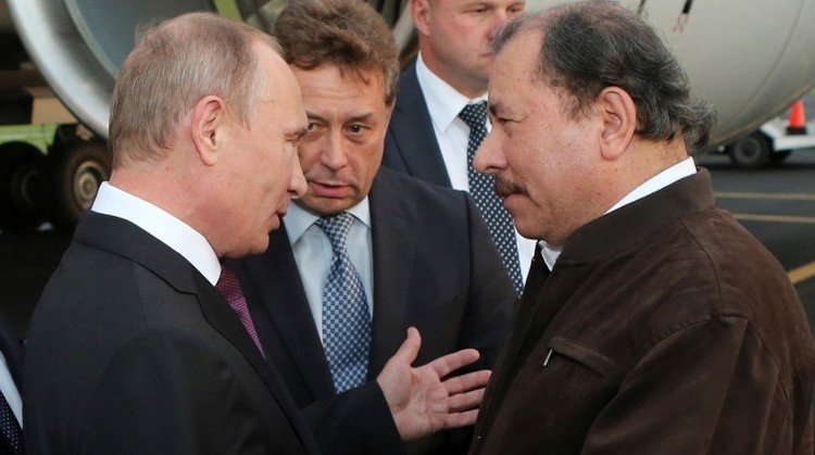 Vladímir Putin condecora a Daniel Ortega con la Orden de la Amistad 