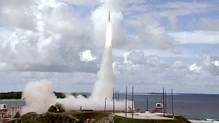EE.UU. lanza un misil balístico intercontinental desde su base Vandenberg