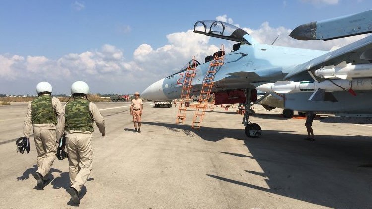 "Ni una foto antes del vuelo": Las supersticiones de los aviadores rusos en Siria