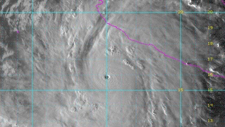 "Potencialmente catastrófico": Elevan a 5 la categoría del huracán Patricia en México  
