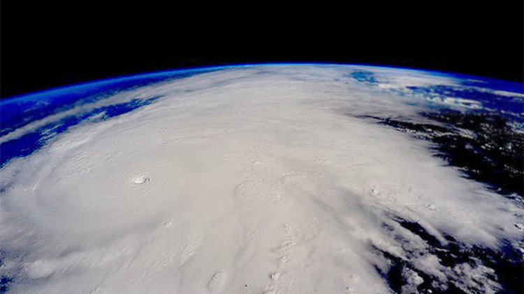 Infografía: ¿Qué hay que hacer mientras se acerca el huracán Patricia a México?