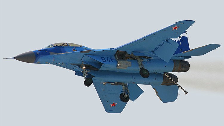 Video: Primeros ensayos de los nuevos cazas MiG-29K en Rusia