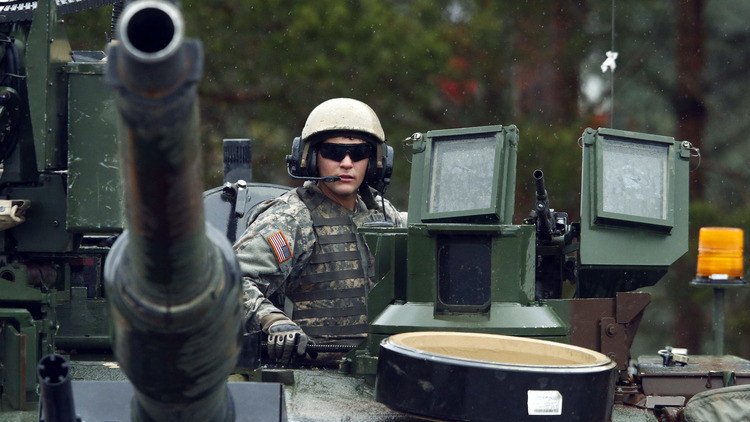 Los tanques Abrams pasan por Europa: EE.UU. 'blinda' Estonia con armamento destructivo