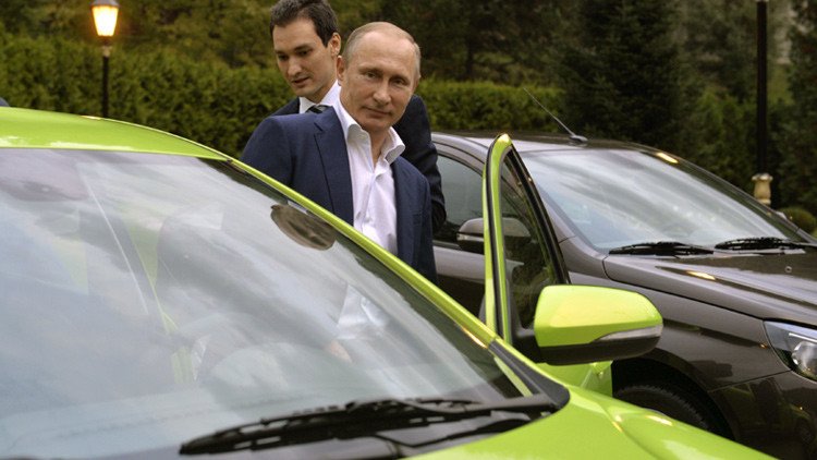 Video: Putin prueba el nuevo modelo de auto ruso Lada Vesta