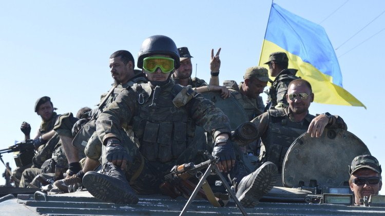 Las tropas ucranianas empiezan a retirar las armas de calibre menor a 100 mm