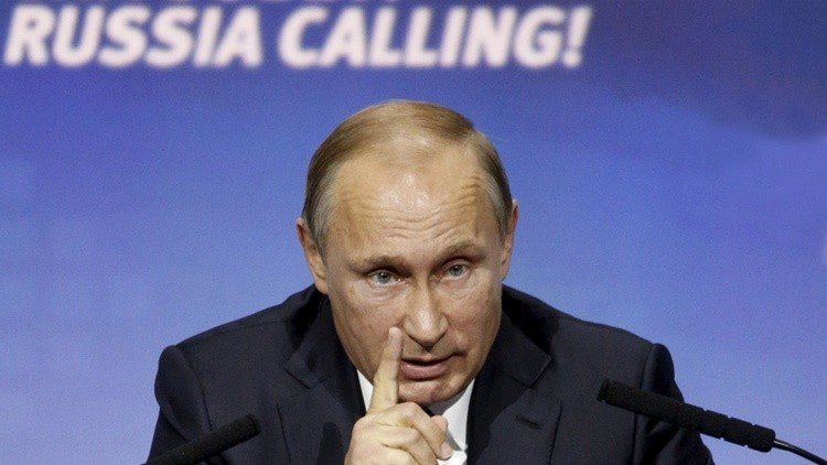 Putin ordena expulsar a dólar del comercio interno en Rusia 