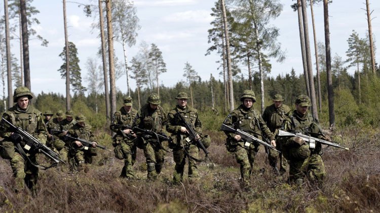 La OTAN considera incrementar el número de tropas en la frontera con Rusia
