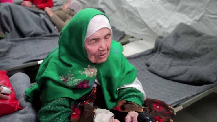 Una refugiada afgana de 105 años, en la marea migratoria que busca una vida mejor en Europa