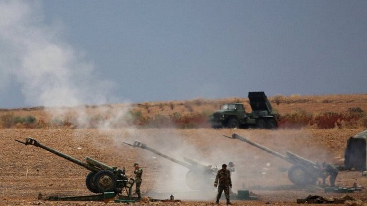Liberando la estratégica Hama: el Ejército sirio bombardea a los terroristas con cohetes Grad