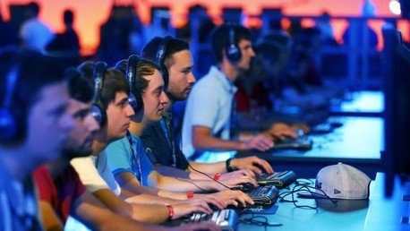 FBI: Decenas de estadounidenses mantienen contactos secretos con el Estado Islámico