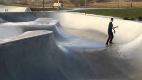 Un joven que lanza el frisbee ‘como Dios’